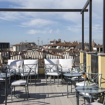 Rooftop terrace bar with a view over Florence