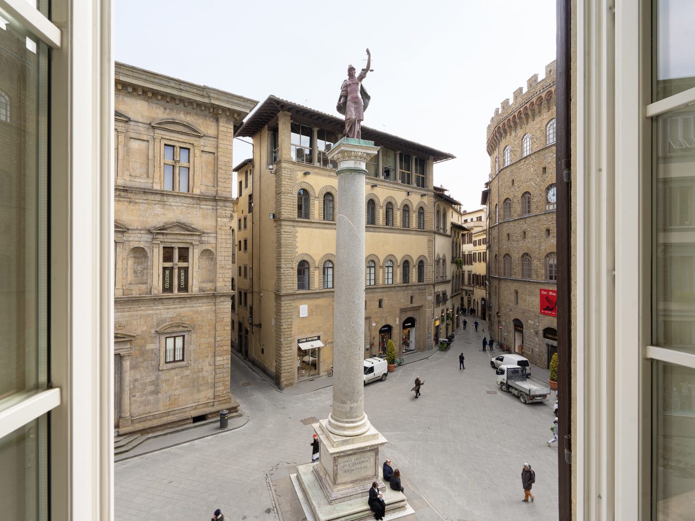 Ginevra, view over Piazza Santa Trinita
