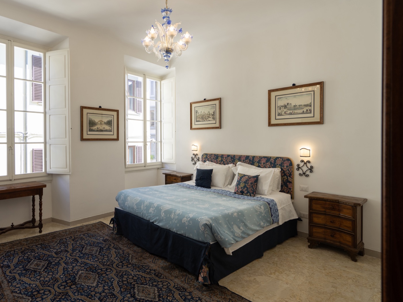 Isabella, second view of the room