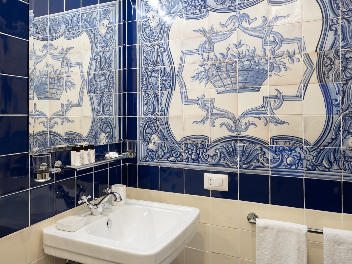 Isabella bathroom