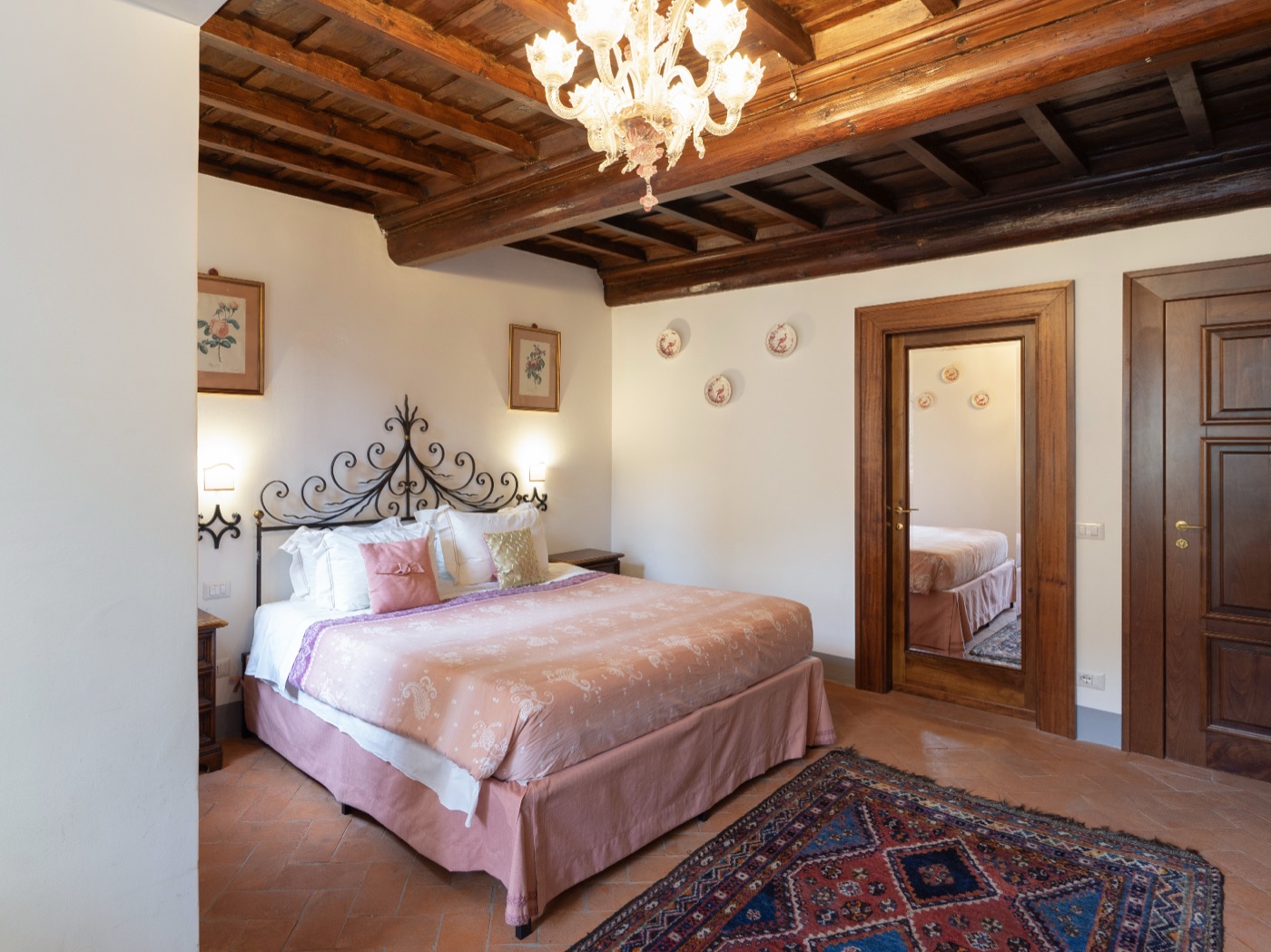 Olimpia, second view of the room